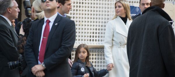 Иванка Трамп и Джаред Кушнер с дочерью в день выборов президента США - Sputnik Беларусь