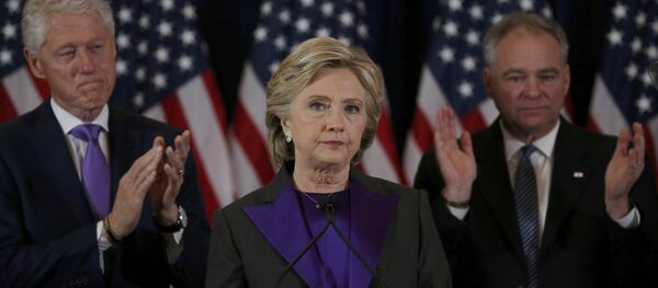 Хиллари Клинтон во время выступления перед сторонниками - Sputnik Беларусь