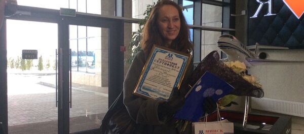 Виолетта Белицкая в аэропорту - Sputnik Беларусь