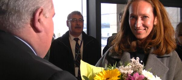 Цветами и тортом в аэропорту Минск встретили трехмиллионого пассажира - Sputnik Беларусь