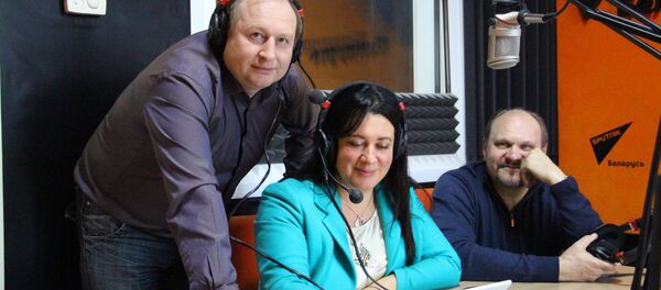 Андрей Качура, Олеся Лучанинова и Вячеслав Шарапов - Sputnik Беларусь