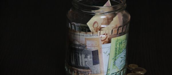 Стеклянная банка с деньгами - Sputnik Беларусь