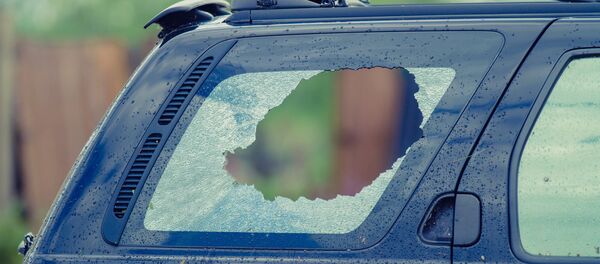Разбитое стекло в машине - Sputnik Беларусь