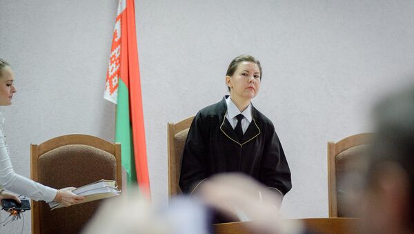Судья Светлана Бондаренко приняла решение проводить судебный процесс без участия в нем обвиняемого Владимира Кондруся - Sputnik Беларусь