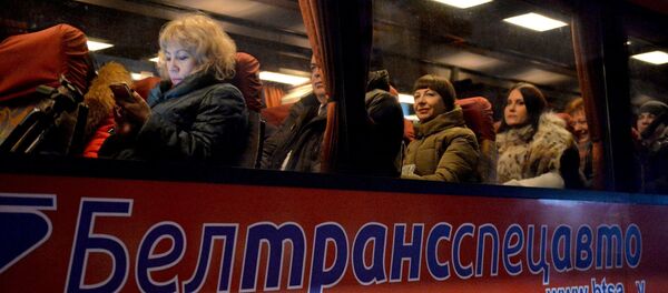 Расійскія журналісты і блогеры перад сустрэчай з прэзідэнтам посцяць фота бульбы і зефіра Расійскія журналісты і блогеры перад сустрэчай з прэзідэнтам посцяць фота бульбы і зефіра - Sputnik Беларусь