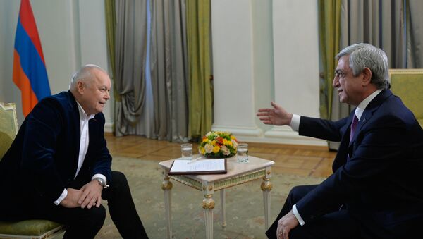 Президент Армении Серж Саргсян дал интервью генеральному директору МИА Россия сегодня Дмитрию Киселеву для Sputnik Армения - Sputnik Беларусь