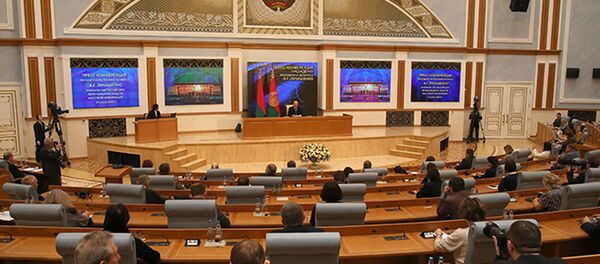 Президент Беларуси Александр Лукашенко в конференц-зале во Дворце Независимости - Sputnik Беларусь