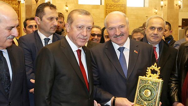 Президент Беларуси Александр Лукашенко и Президент Турции Реджеп Тайип Эрдоган на церемонии открытия Соборной мечети в Минске - Sputnik Беларусь