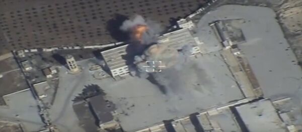 Минобороны РФ опубликовала видео авиаудара по позициям ИГ в Сирии - Sputnik Беларусь