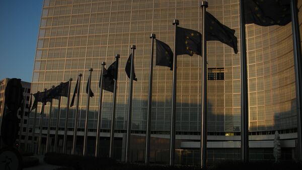 Флаги Евросоюза возле штаб-квартиры ЕС, Брюссель - Sputnik Беларусь