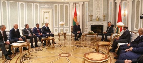 Президент Лукашенко встретился с министрами Катара Президент Лукашенко встретился с министрами Катара - Sputnik Беларусь