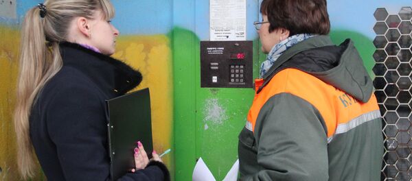 Рейд из сотрудников ЖЭСов, милиционеров и сотрудников расчетно-справочных центров - Sputnik Беларусь