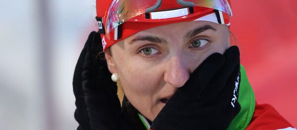 Людмила Калинчик (Беларусь) на дистанции эстафетной гонки в соревнованиях по биатлону среди женщин на XXII зимних Олимпийских играх в Сочи - Sputnik Беларусь