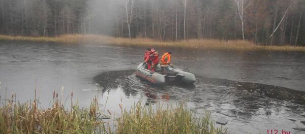 Спасатели МЧС на озере в Бобруйском районе - Sputnik Беларусь