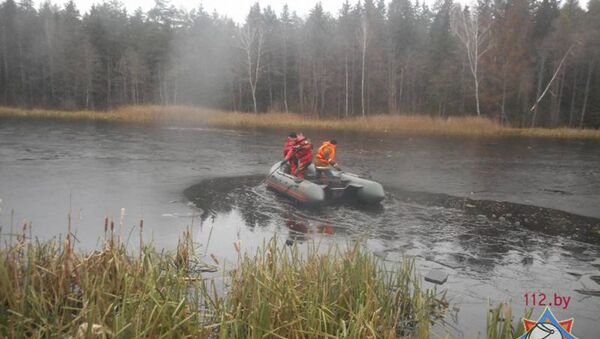 Спасатели МЧС на озере в Бобруйском районе - Sputnik Беларусь