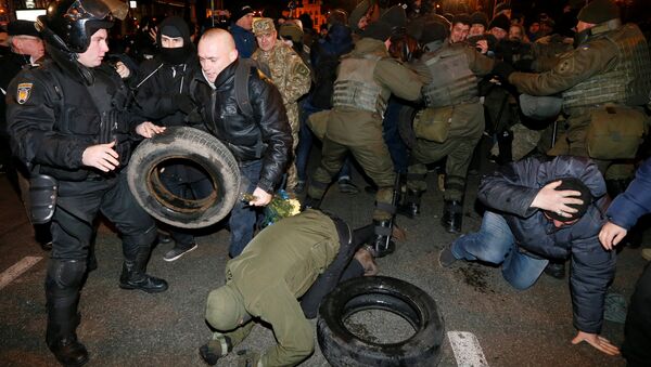 Столкновения демонстрантов с полицией в Киеве - Sputnik Беларусь