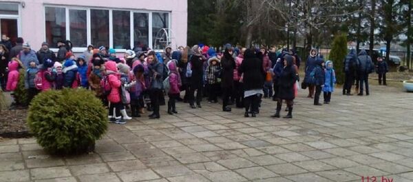 Эвакуация детей из школы в деревне Старое Село - Sputnik Беларусь