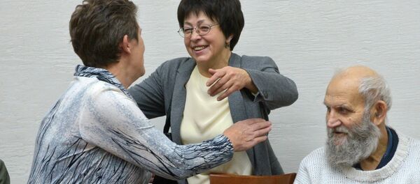 Депутаты ВС 13 созыва встретились спустя 20 лет: Людмила Грязнова (в центре) и Валерий Щукин - Sputnik Беларусь