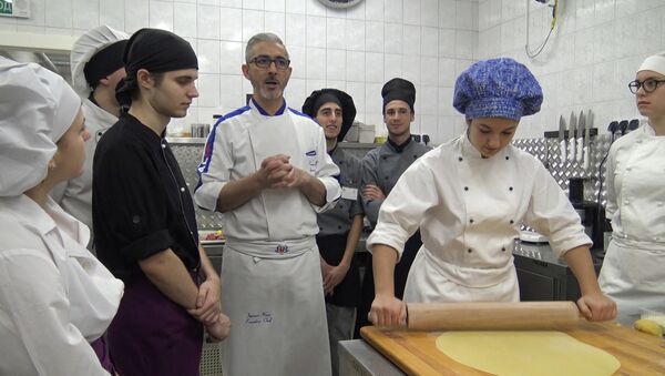 Итальянский повар провел мастер-класс для студентов в рамках Недели итальянской кухни - Sputnik Беларусь