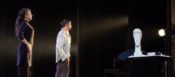 Сцена из спектакля АхматМоди Сцена из спектакля АхматМоди - Sputnik Беларусь