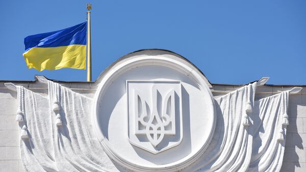 Флаг Украины на здании Верховной рады в Киеве - Sputnik Беларусь