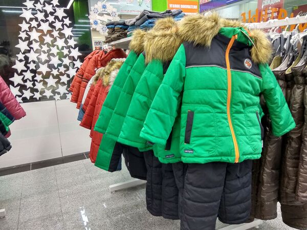 В бутике с украинской одеждой радует широта ассортимента, но вот цены кусаются В бутике с украинской одеждой радует широта ассортимента, но вот цены кусаются - Sputnik Беларусь