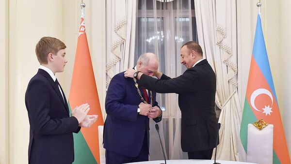 Президенту Беларуси Александру Лукашенко вручен орден Гейдар Алиев - Sputnik Беларусь