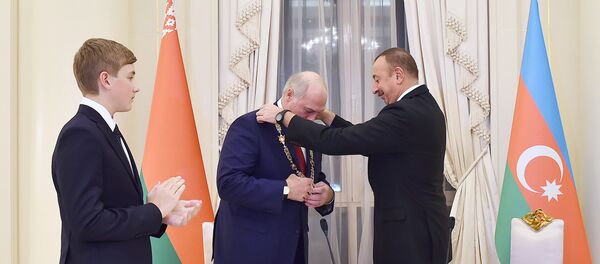 Президенту Беларуси Александру Лукашенко вручен орден Гейдар Алиев - Sputnik Беларусь