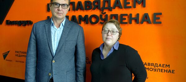 Корреспондент агентства Sputnik Беларусь Елена Ольшанская и глава инвесткомпании Юнитер Андрей Дерех - Sputnik Беларусь
