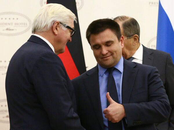 Министры иностранных дел ФРГ и Украины Франк-Вальтер Штайнмайер и Павел Климкин Министры иностранных дел ФРГ и Украины Франк-Вальтер Штайнмайер и Павел Климкин - Sputnik Беларусь