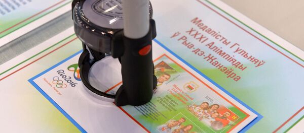 Гашение марки с изображением олимпийских чемпионов Гашение марки с изображением олимпийских чемпионов - Sputnik Беларусь