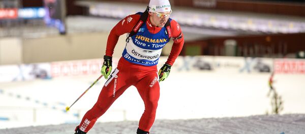 Белорусский биатлонист Владимир Чепелин на трассе в шведском Эстерсунде - Sputnik Беларусь