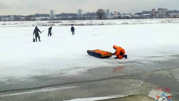 Спасение рыбаков на Днепре - Sputnik Беларусь