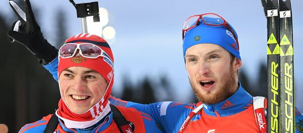 Антон Бабиков (слева) и Максим Цветков (справа) после гонки преследования в Эстерсунде - Sputnik Беларусь
