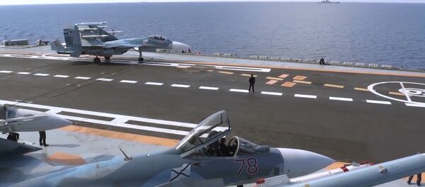 Истребитель Су-33 перед взлетом с палубы крейсера Адмирал Кузнецов у берегов Сирии Истребитель Су-33 перед взлетом с палубы крейсера Адмирал Кузнецов у берегов Сирии - Sputnik Беларусь