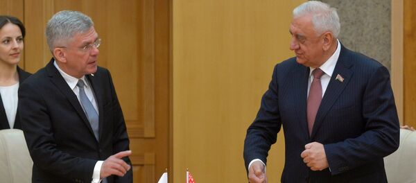 Станислав Карчевский и Михаил Мясникович Станислав Карчевский и Михаил Мясникович - Sputnik Беларусь