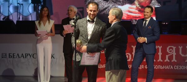 Стасевич, Родионов и Калачев: кому достался Звездный мяч 2016 - Sputnik Беларусь