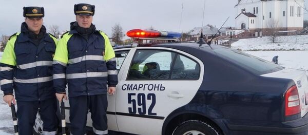 Старший лейтенант Субоч Александр и лейтенант Гришан Дмитрий, задержавшие угонщика - Sputnik Беларусь