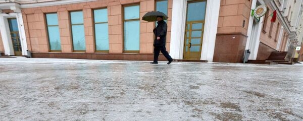 Беражыце сябе: сіноптыкі і МНС папярэджваюць аб моцнай галалёдзіцы - Sputnik Беларусь