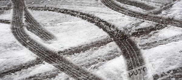 Заснеженная дорога, архивное фото - Sputnik Беларусь