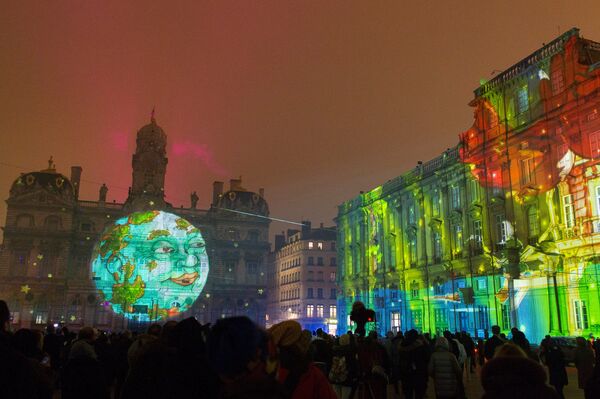 Работа художника Джозефа Кутюрье на площади Белькур - Sputnik Беларусь