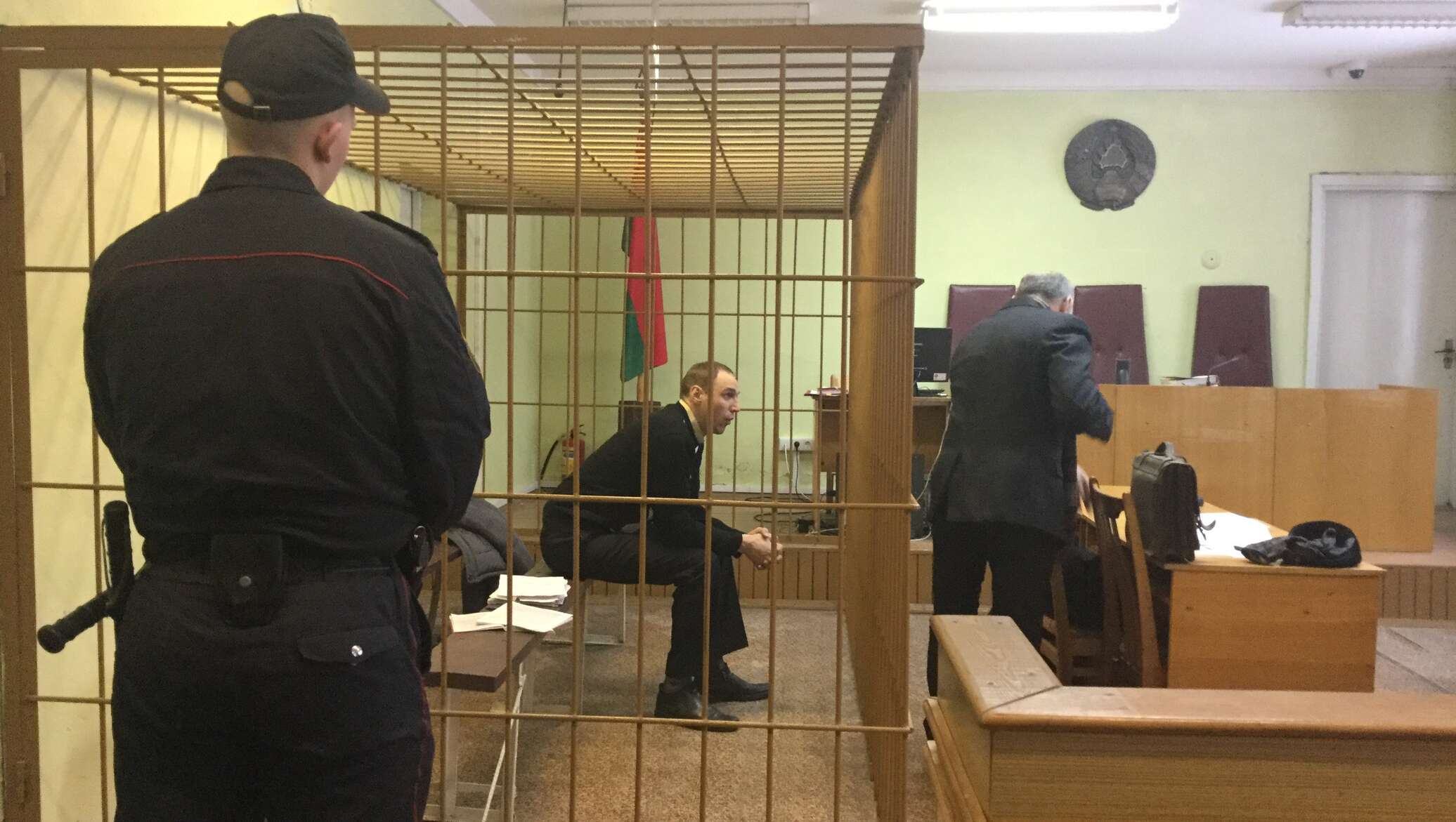 Судят в беларуси. Приговор за 100м. Ошмянская таможня группа. Судя. Подсудимый в суде швеция.