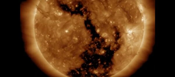 NASA показало огромную черную дыру на Солнце - Sputnik Беларусь
