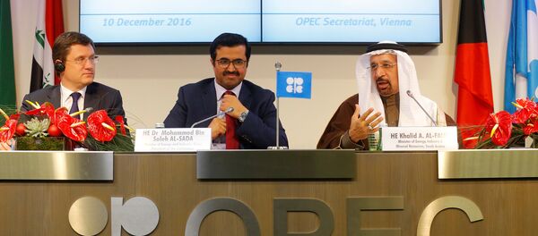 Министр энергетики РФ Александр Новак, президент ОПЕК и глава министерства энергетики Катара Мохаммед бен Салех аль-Сада, миинистр энергетики, промышленности и минеральных ресурсов Саудовской Аравии Халид аль-Фалих (слева направо) - Sputnik Беларусь
