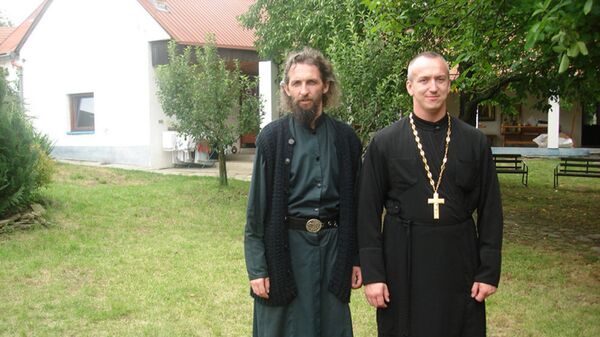 Константин Бурыкин (справа) во время поездки в Грецию - Sputnik Беларусь