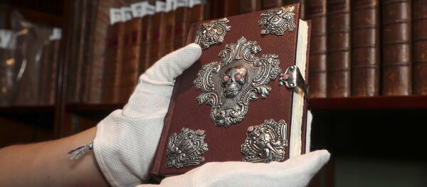 Рукапісная кніга Казкі барда Бідля Рукапісная кніга Казкі барда Бідля - Sputnik Беларусь