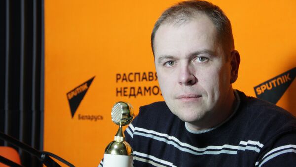 Инженер Валентин Филимонов в студии радио Sputnik Беларусь - Sputnik Беларусь