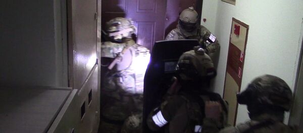 Силовики задержали боевиков за подготовку терактов в Москве. Кадры спецоперации Силовики задержали боевиков за подготовку терактов в Москве. Кадры спецоперации - Sputnik Беларусь