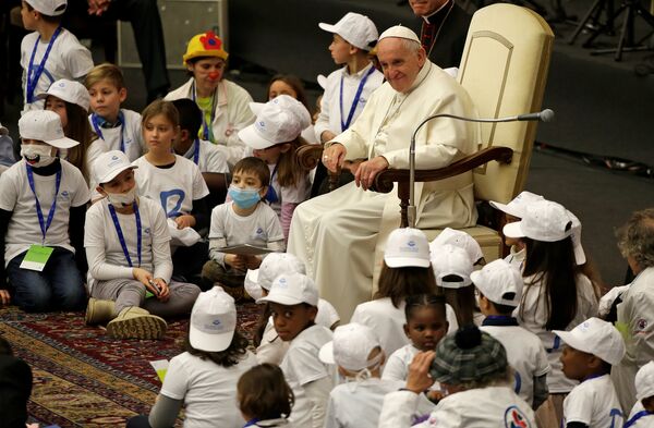 Папа Франциск проводит специальную аудиенцию для пациентов и работников детской больницы в зале Павла VI в Ватикане - Sputnik Беларусь