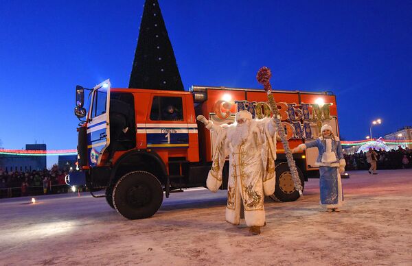 Роль Деда Мороза исполнил актер театра и кино Юрий Вутто - Sputnik Беларусь